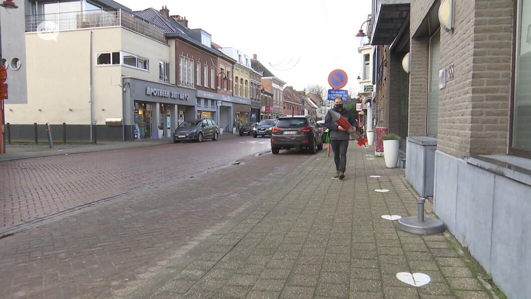 atvbe's tweet image. Actievoeder trekt met kernraket naar Brussel #atvbe #kernraketten #protest 
buff.ly/39RYzxH