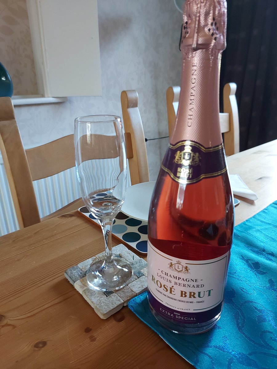 cpinnock01's tweet photo. @GaryBarlow Hi Gary. Joined your club today...I turned 50 too. Hope you had a lovely day...I did x https://t.co/UnpKg6ePOf