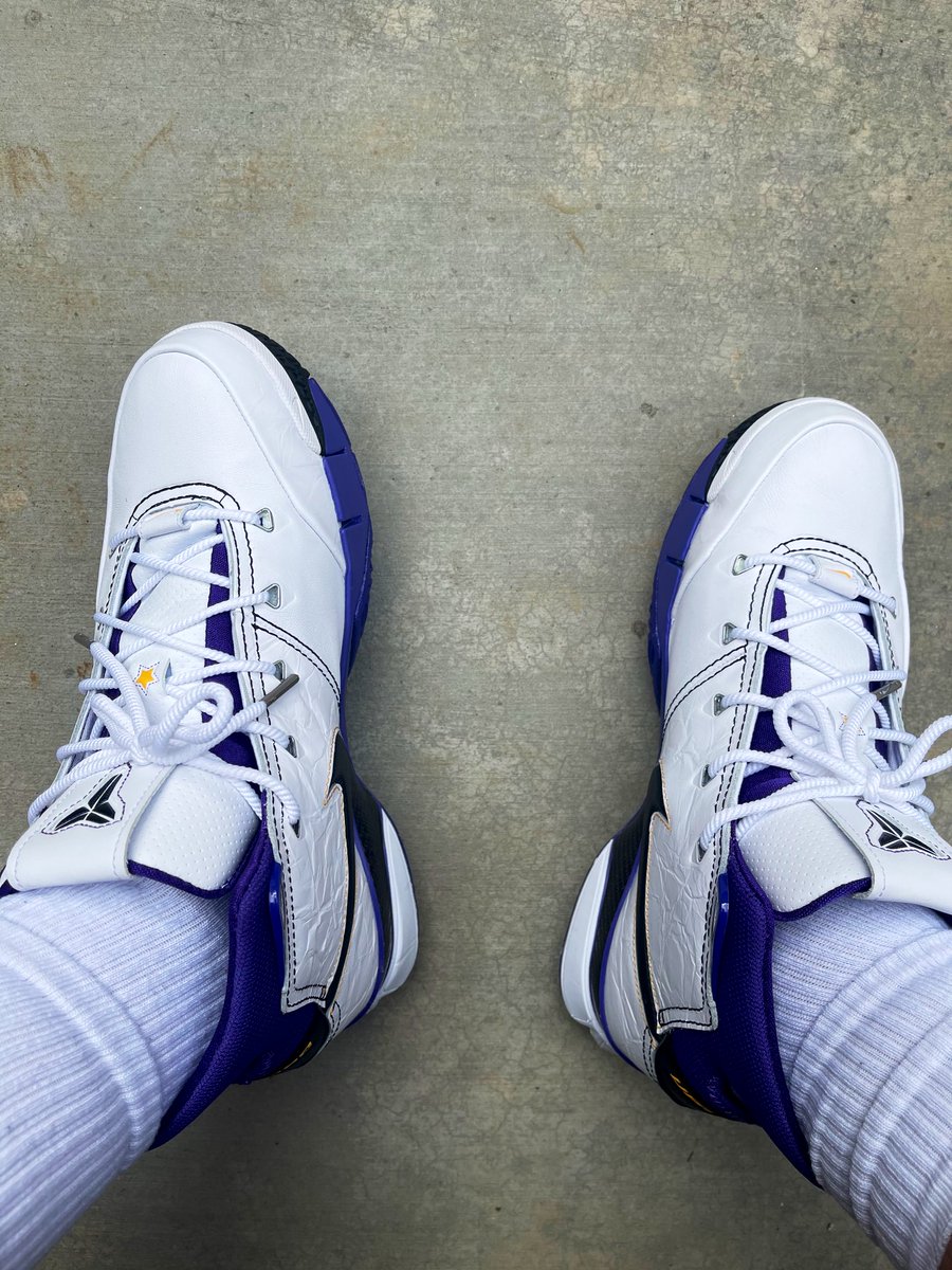 JohnXsTwo's tweet image. Miss you Bean 🤟🏽 #81Points