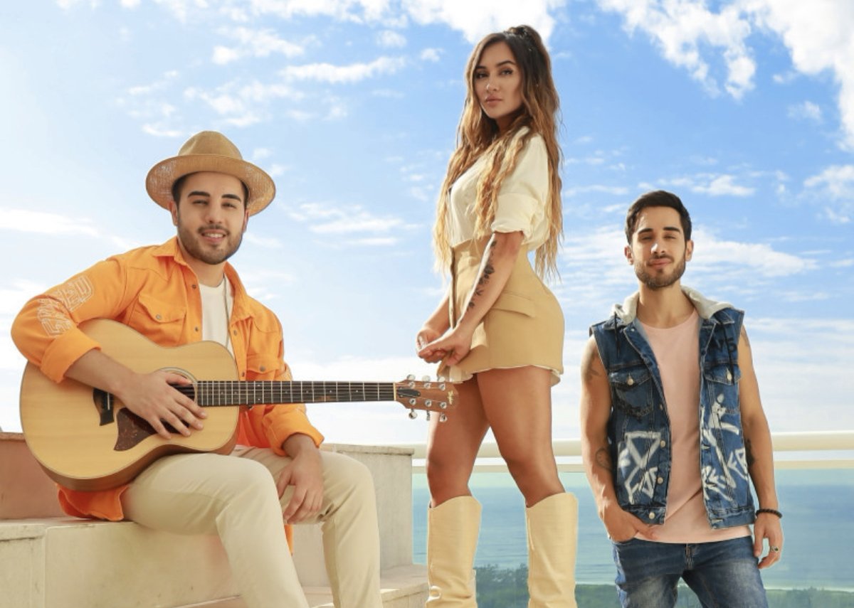 CebolaVerdeBR's tweet photo. Escute o álbum “Amores E Flores”, da banda #Melim | Link: https://t.co/N3ZWh87bxX - #AmoresEFlores #Novoálbum #Possessiva #Single #Videoclipe https://t.co/7MvSoJMCOS