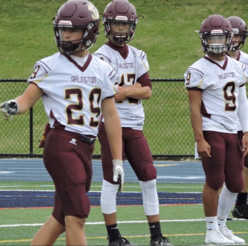 GaryLozito's tweet photo. I’m a SENIOR student-athlete who plays football at Arlington HS. If we have a season, I pledge to hold myself/team accountable to all covid safety protocols. I challenge athletes to share this message and a photo if you feel the same. #letusplay @NYGovCuomo @RobertZayasNY https://t.co/6GqWNsRnv3