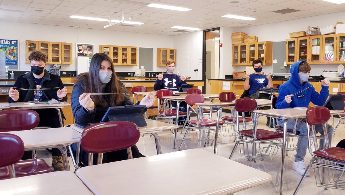 MsPChem's tweet photo. Can we model polarization of bonds based on electronegativity @ElkGrove_HS
#PhysicallyDistanced
#HybridLearning
#HandsOn
#DigitalSimulation
#LoggedInZoomOn2Devices
#Screenshare2ZoomScreenshare2Room
#Voice2TextEverythingISayInChat4KidsWNoSound
#214Learns https://t.co/HTaNvtUUms