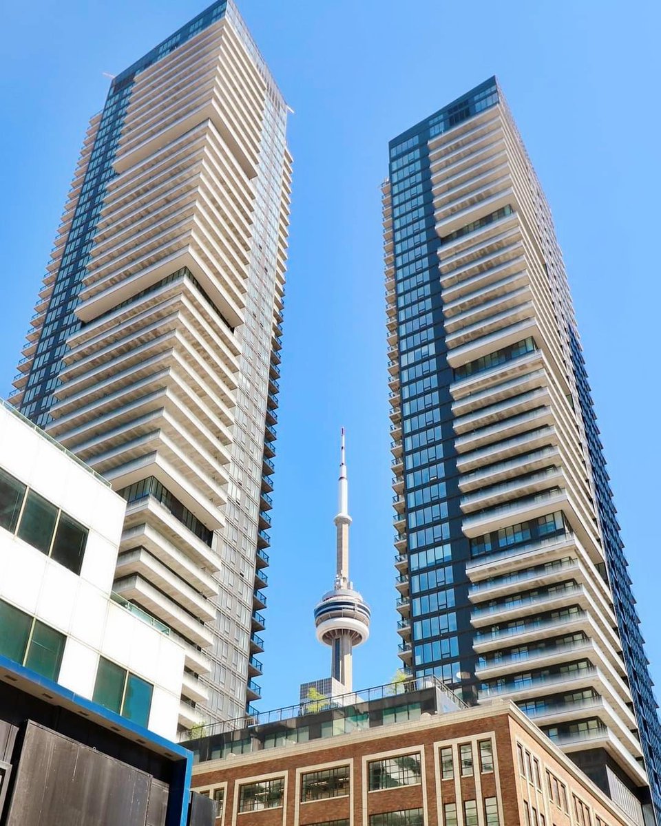We are excited to announce that closings are underway! This is a great milestone for both King Blue and all our Purchasers. Congratulations to everyone💙
#condos #RealEstate #torontorealestate #torontostyle #highrise #newhomes