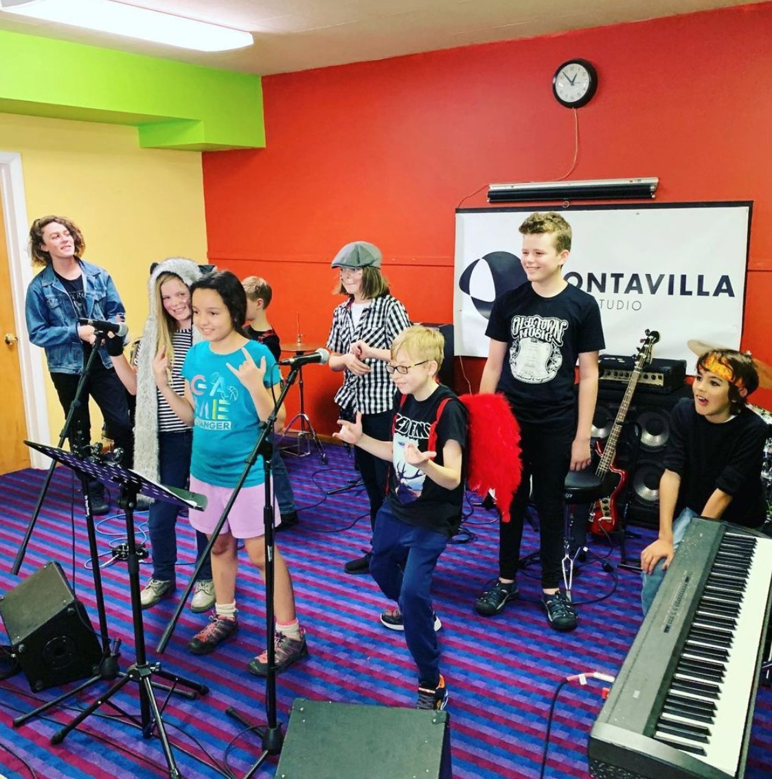 MGSGuitar's tweet photo. #FBF to Rock Camp a few years back 🤘 WE MISS SHREDDING IRL!!! 😪 Soon enough 🤞 Have a great weekend, everyone! Love, MGS ❤️ #Montavilla #RemoteLessonsROCK #FlashbackFriday https://t.co/2UAwq0eT9b