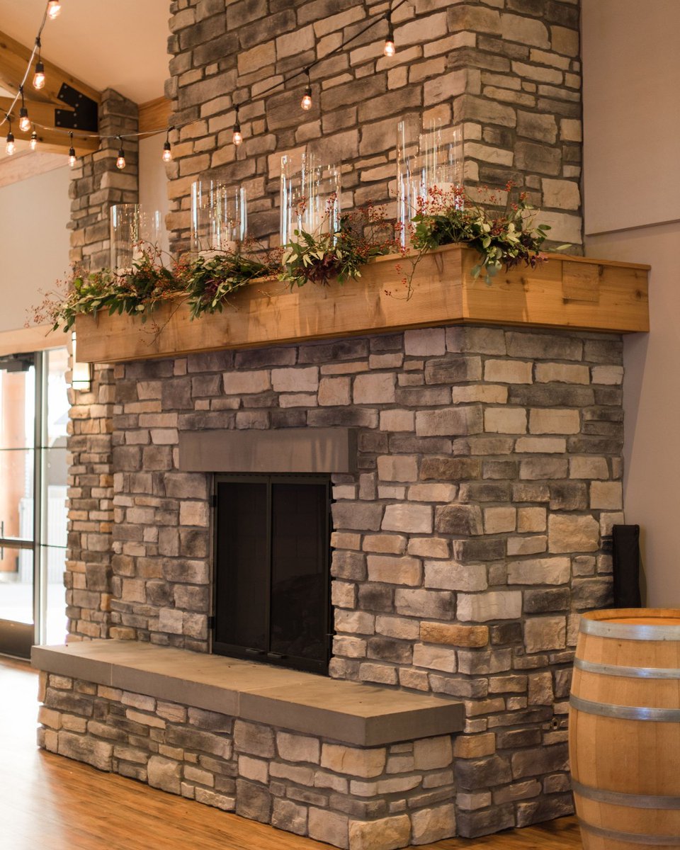 sycamoremallow's tweet image. Stay warm, friends. 🔥

📷: Stewart Imagery

#TheSycamoreAtMallowRun #EstateRoom #VineyardWedding #IndianaWedding #IndianaEvents