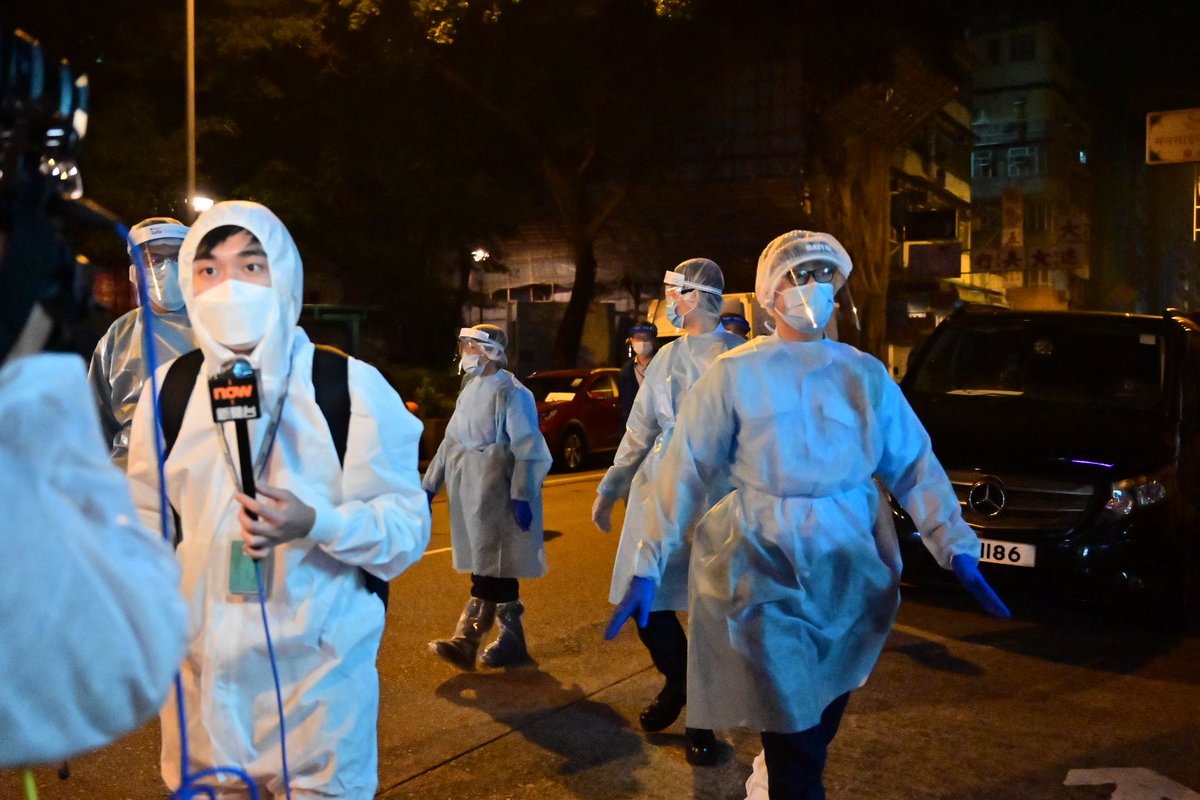 We journalists were pushed back into a convenient store and got surrounded by police ...