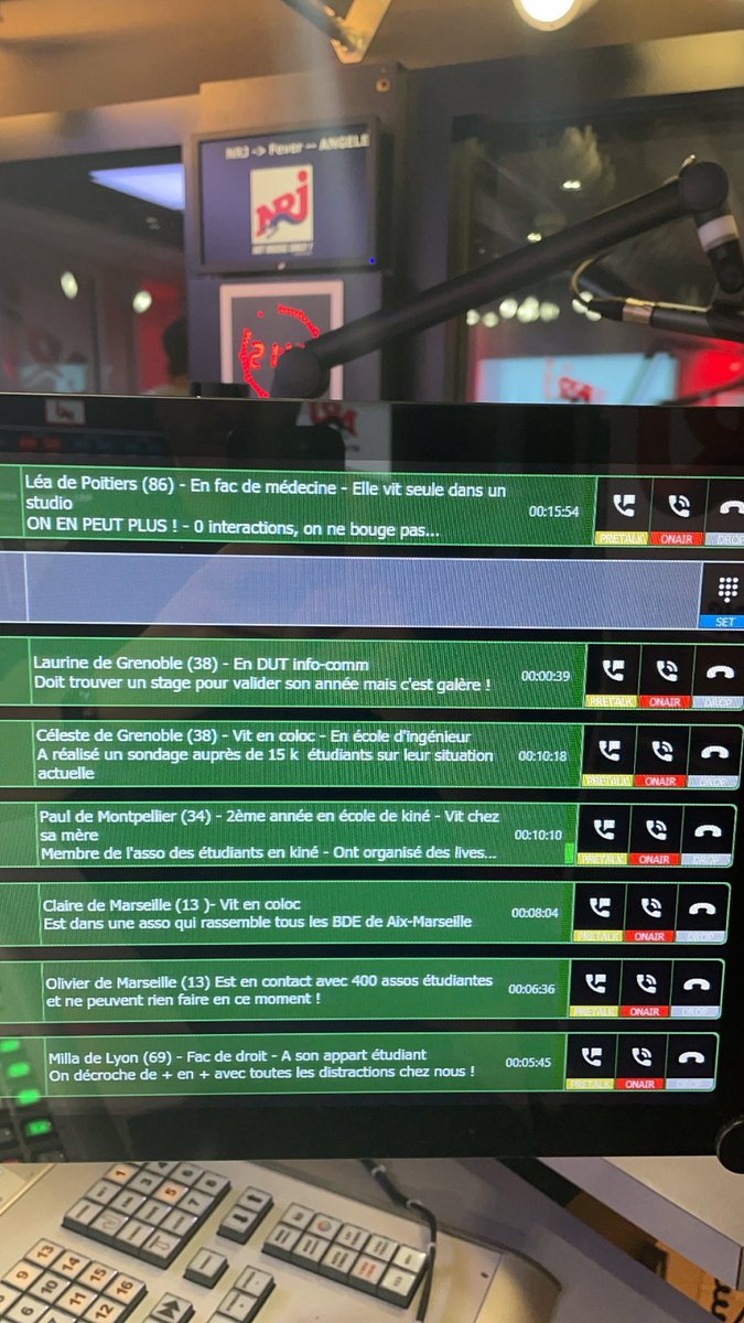 LouisNRJ's tweet photo. Vous êtes étudiant(e) ? Ce soir émission spéciale sur @NRJhitmusiconly 📻 On vous donne la parole au 0800 70 42 48 📞 En direct jusqu’à 00H https://t.co/ACOqoM9oXl