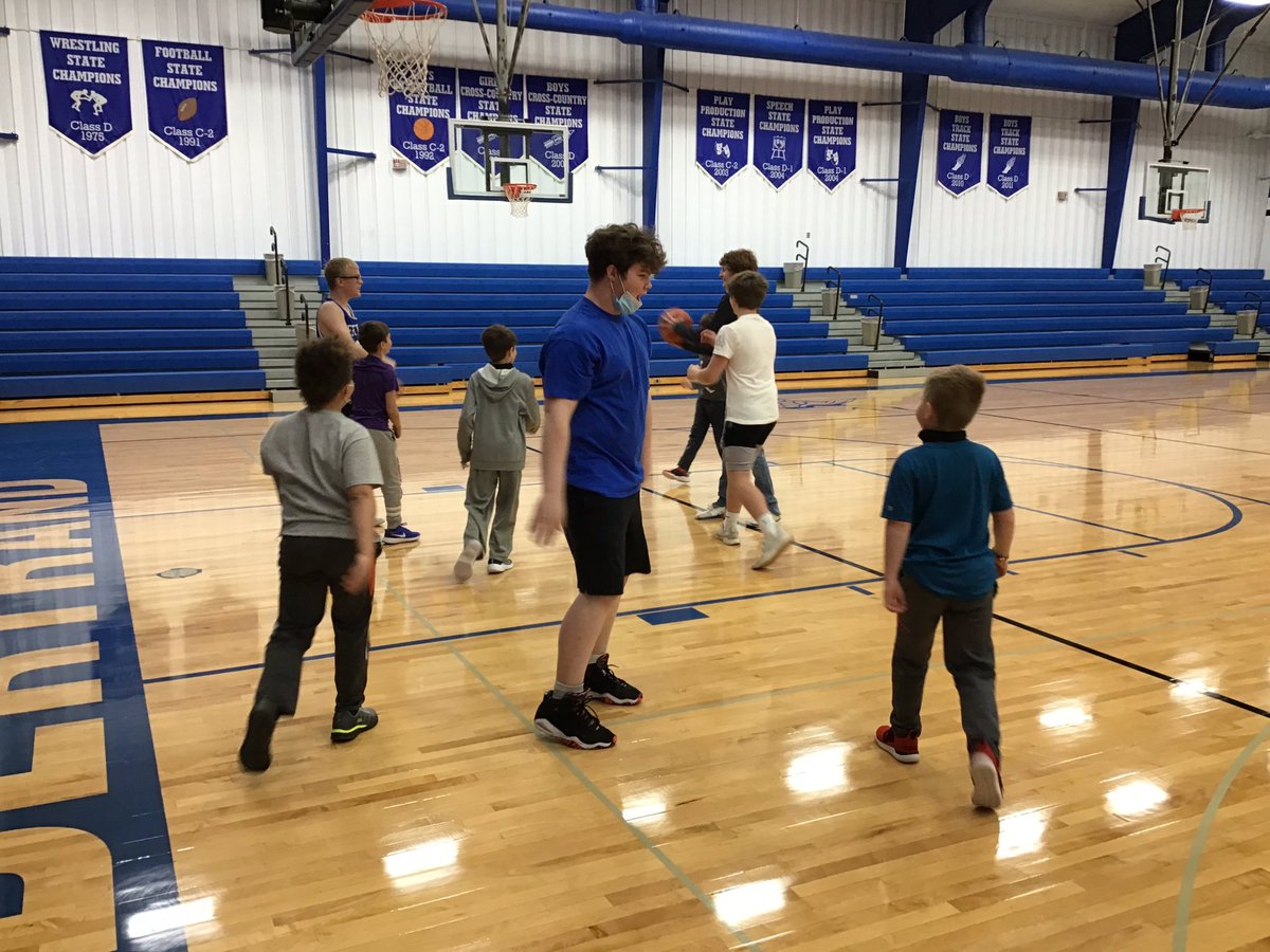 ColetteDethlefs's tweet photo. Thank you 9th grade for making a rewards activity for 3rd graders something special! https://t.co/7xoZaxI0aB
