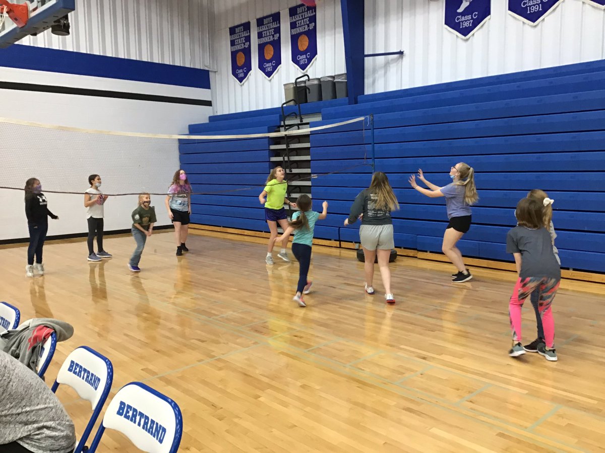 ColetteDethlefs's tweet photo. Thank you 9th grade for making a rewards activity for 3rd graders something special! https://t.co/7xoZaxI0aB