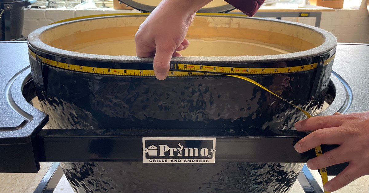 We need your help! We are looking for a specific measurement of your Primo grill. Use a soft ruler or anything flexible to measure, as shown in the photo. Comment below with your findings 🔥