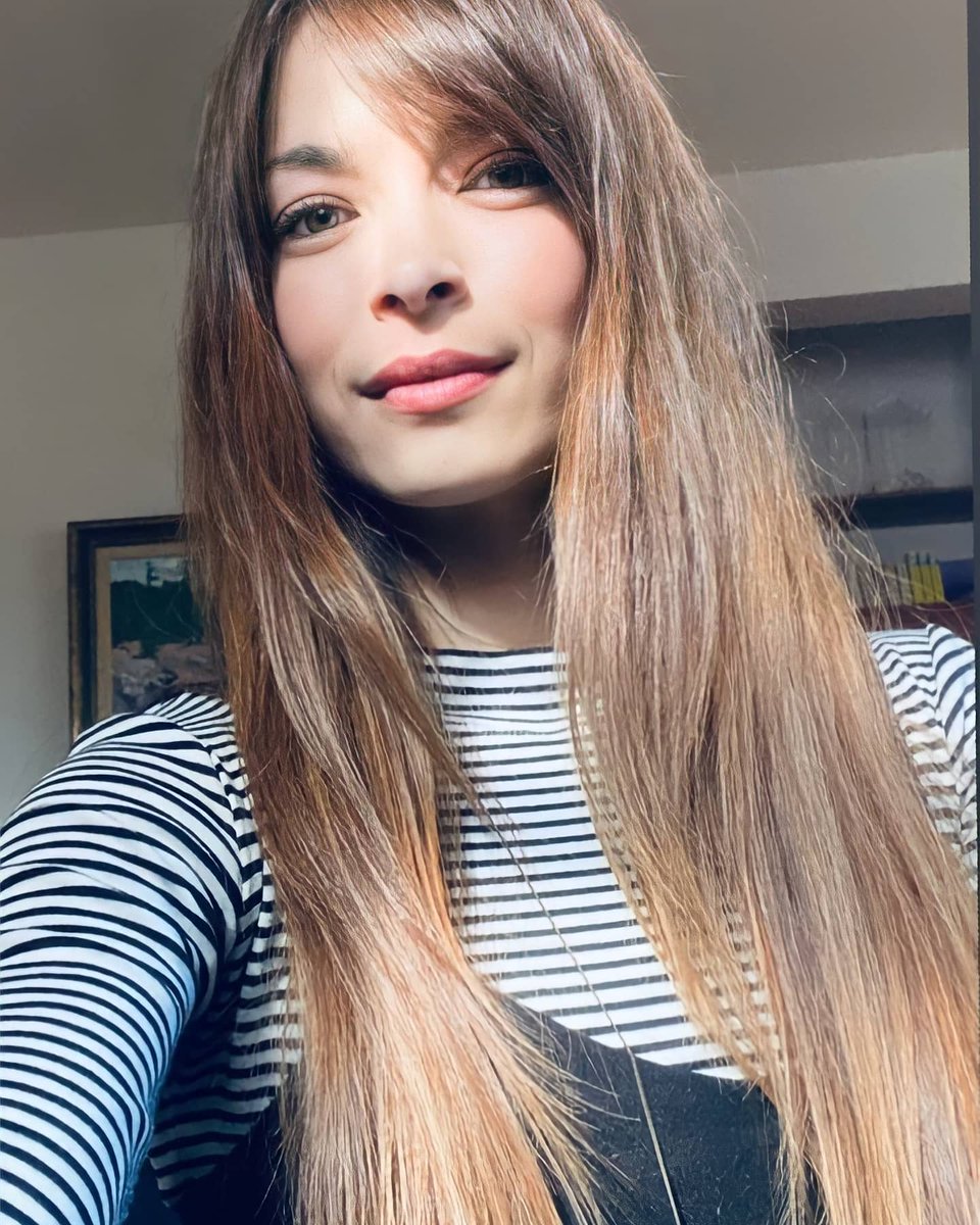 thaciana_barros's tweet image. Kristin Kreuk via her IG Story. ❤
"The mane has grown long and grey this pandemic year." 
.... AND So beautiful!!!😍😍😍
#kristinkreuk #kreukies