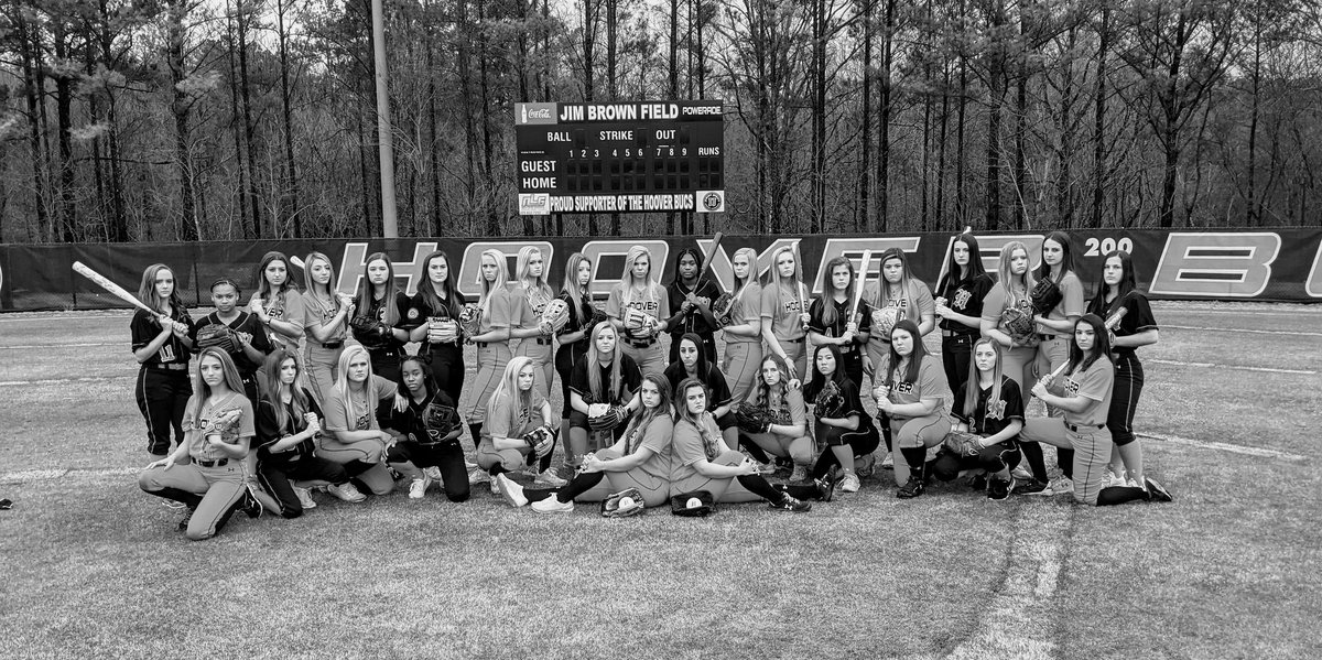 Hoover_SB's tweet photo. 2021 Bucs Softball 🥎 #pictureday https://t.co/yW9vdhVcLt