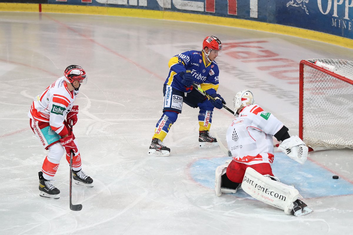 DEL2_News's tweet photo. Heimerfolg für Weißwasser: Die @lausitz_fuechse gewinnen mit 7:3 gegen den @ec_bn .
Foto: Thomas Heide #del2 #HerzblutEishockey #lfxecn https://t.co/mxc21Zeyy1