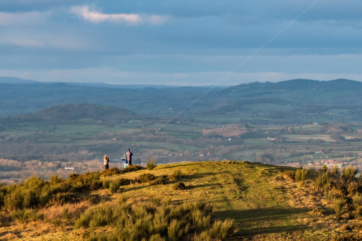 Kite flying on End Hill, Malvern.
#westmalvern #malvernhills #malvernhill #malvernhillswalk #northmalvern #kite #kiteflying  #worcestershire