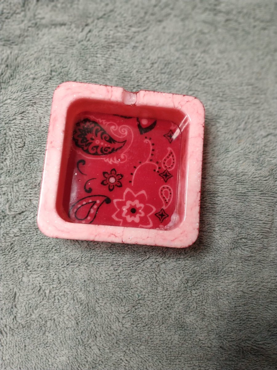 CierraSwann's tweet photo. If anyone is interested in purchasing an ashtray or would like a customized one please DM for prices https://t.co/WZMX15BWYf