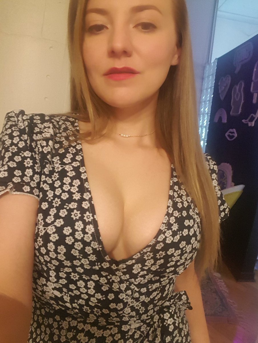 calloway_rosie's tweet photo. All I need is a puff sleeve dress to feel :D https://t.co/rNXaTEov7j
