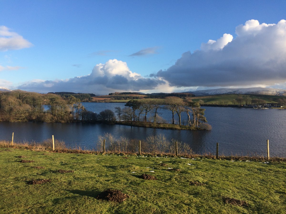 This is what you see on and from Fred's bench, looking left to right...The Howgills & Fox's Pulpit, the Yorkshire Dales. I didn't look round as it's only the motorway (& the Lake District).The dam was built 200 years ago to fill Tewitfield canal. (Tewit = lapwing by the way).