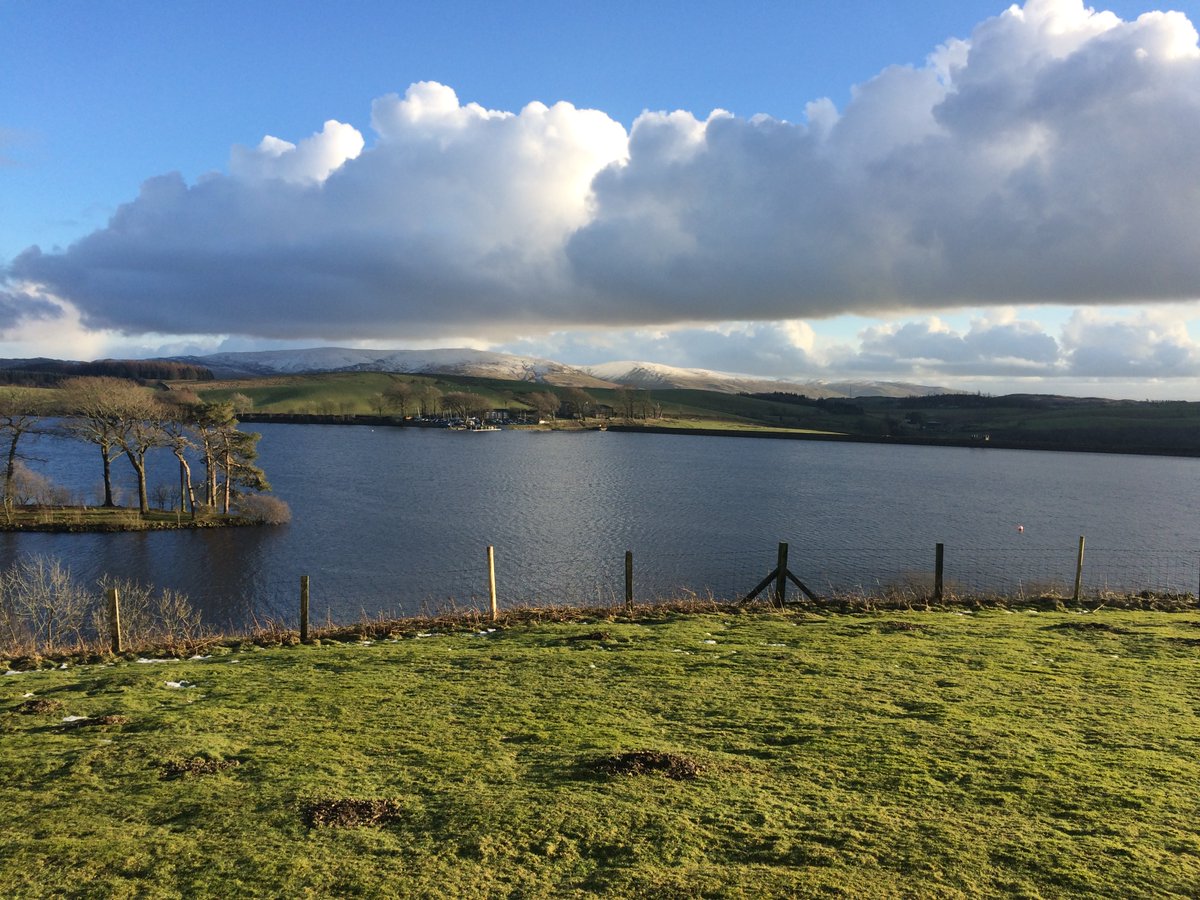 This is what you see on and from Fred's bench, looking left to right...The Howgills & Fox's Pulpit, the Yorkshire Dales. I didn't look round as it's only the motorway (& the Lake District).The dam was built 200 years ago to fill Tewitfield canal. (Tewit = lapwing by the way).