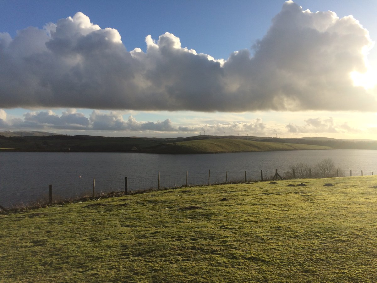 This is what you see on and from Fred's bench, looking left to right...The Howgills & Fox's Pulpit, the Yorkshire Dales. I didn't look round as it's only the motorway (& the Lake District).The dam was built 200 years ago to fill Tewitfield canal. (Tewit = lapwing by the way).