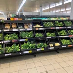 雪で野菜配達が遅延した結果。スーパーの野菜コーナーがブロッコリーに占領され森のよう