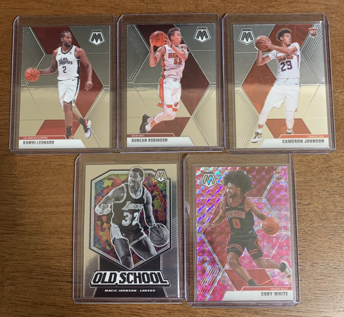 CardsFuego's tweet photo. January Platinum Basketball Boombox from @OriginalBoombox #sports #sportscards #theoriginalboombox #brocksboxbreaks #subscriptionbox #whodoyoucollect #panini #paniniamerica #nba #thehobby #BasketballCards #basketball https://t.co/OLzLvmyza7