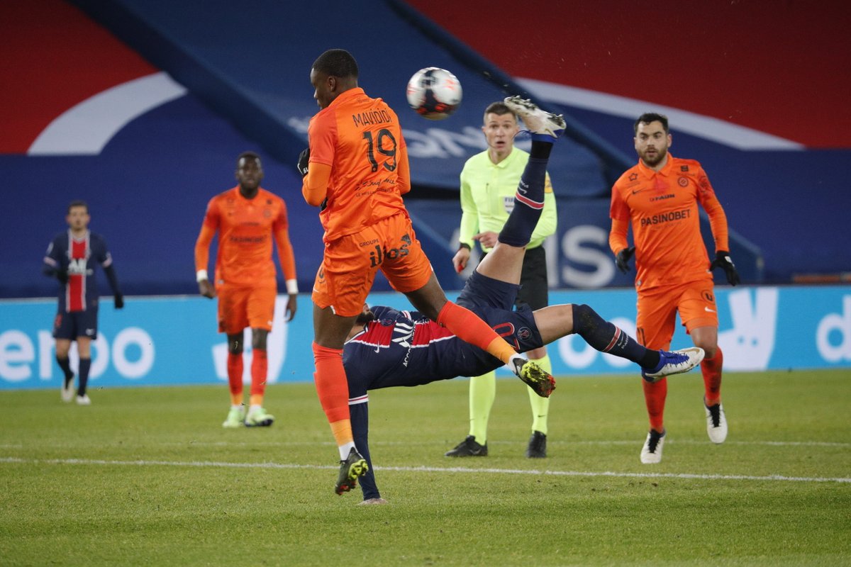 Monsieur l'arbitre semble avoir apprécié la tentative de Layvin ! 😯

#PSGMHSC