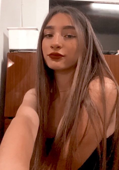 HSP0WER's tweet photo. holaa me llamo Anahi, tengo 18 años y soy de argentina,, staneo a harry desde 2012 tambien a lou niall liam zayn ashe billie gigi y anya, en fin tbsl mia, siganme blabla soy re piola y el team frat es el mejor🥊❤️#integraciondh #teamfrat @harriesdinamic https://t.co/7QfZQ1lKZf