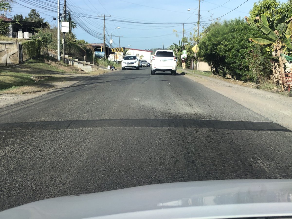 AzaelA05's tweet photo. Inaudito! Policías muertos(resaltos) en Vía Principal Chapala Nuevo Arraijan creando tráfico a todo hora, se trata de una vía principal que conecta a más de 20 barriadas del sector con mucha fluidez de autos, @TraficologoO @AlvaroAlvaradoC @MOPPma https://t.co/mgwO1Ef0Fy