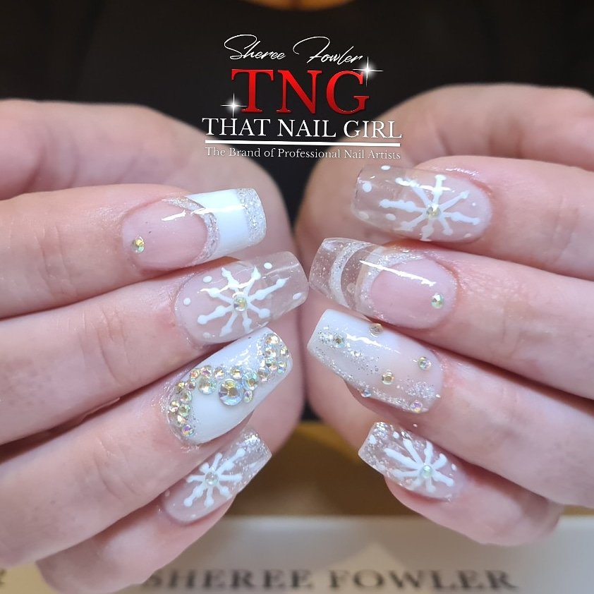 Cheeky little Christmas throwback 🎄❄ 
Products from:
🤍 @purenailsuk 
🤍 @tngthatnailgirl 
🤍 @youngnailsuk 
#acrylicnails #sculptednails #christmas #christmasnails #glitter #glitternails #snowflakes #snowflakenails #winter #winterstyle #winternails #thatnailgirlsheree #nails