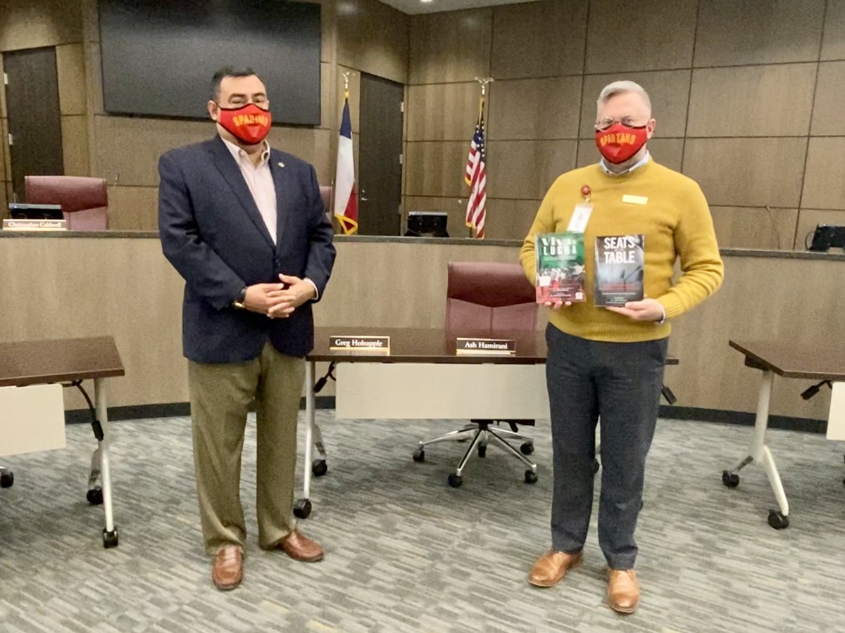 StaffordMSD's tweet image. Our SMSD Library Coordinator, Mr. Shane Horace Kenney was pleased to accept a donation of 2 books from Xavier Herrera, the Board Secretary of MASBA. Read more on the 25-year history SMSD and MASBA share: ow.ly/u9VL50Dg2Ld #SMSDReads #SMSDBoard #MASBA @MASBATX