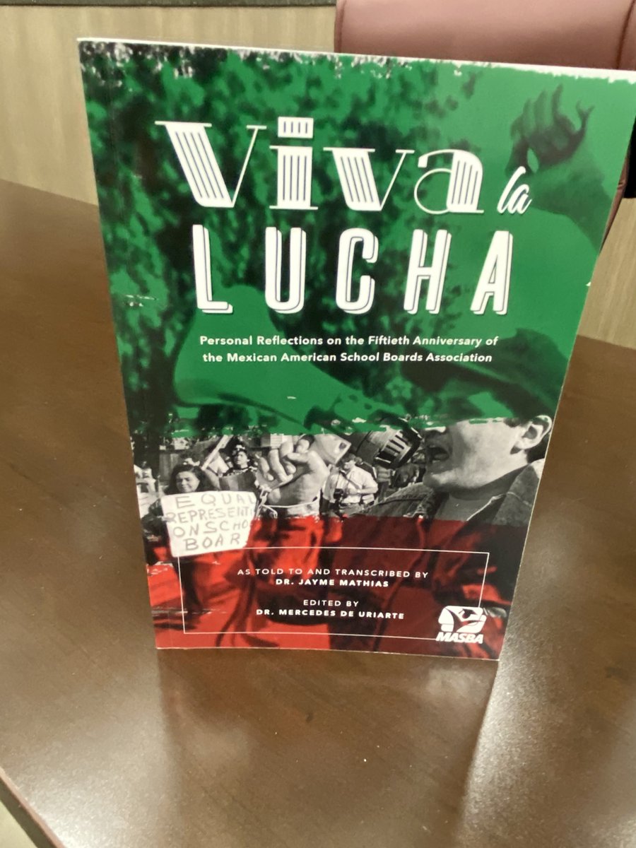 StaffordMSD's tweet image. Our SMSD Library Coordinator, Mr. Shane Horace Kenney was pleased to accept a donation of 2 books from Xavier Herrera, the Board Secretary of MASBA. Read more on the 25-year history SMSD and MASBA share: ow.ly/u9VL50Dg2Ld #SMSDReads #SMSDBoard #MASBA @MASBATX