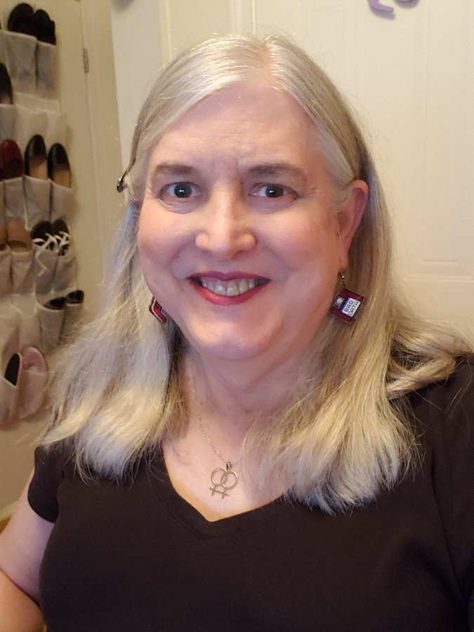 anne_engineer's tweet photo. Wearing my floppy disk earrings from 
@HelloVoidOnline - I get so many compliments on the pictures I post with them. https://t.co/dXDAIXn6Bf