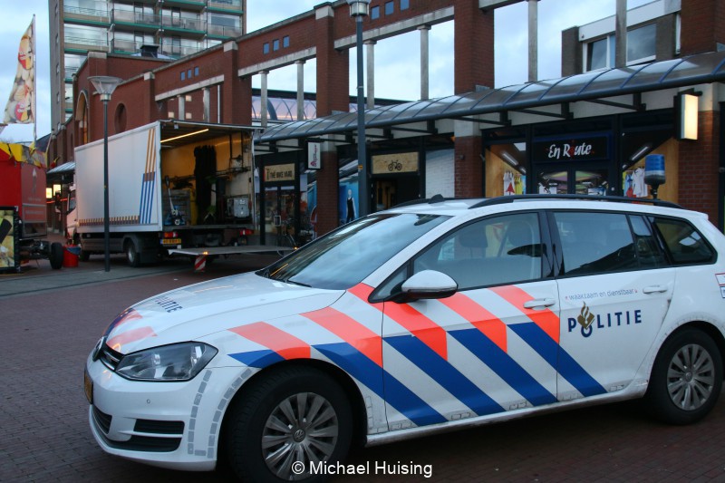 De politie heeft vrijdagmiddag in een pand aan het Museumplein in het centrum van Veendam een hennepkwekerij aangetroffen.