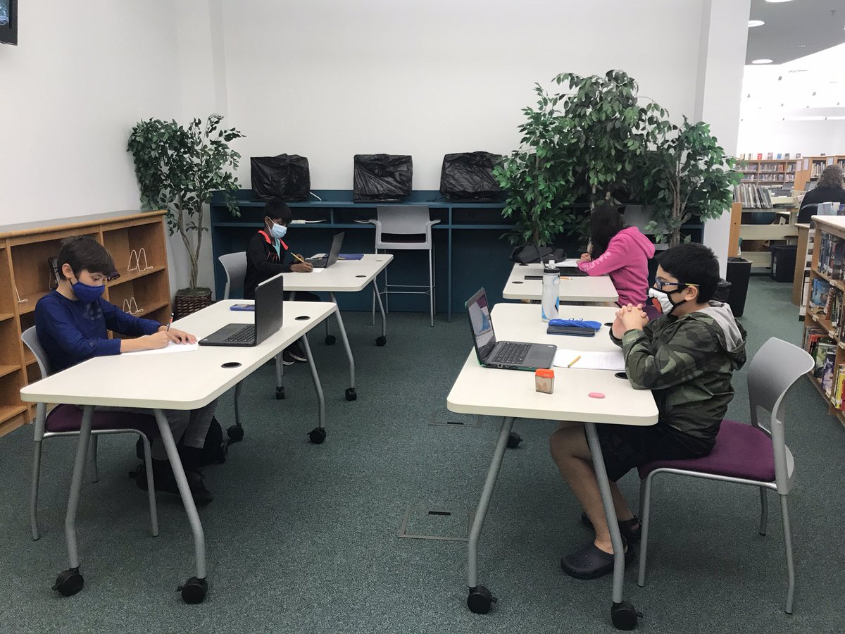 MrsCalvinEIS's tweet photo. Mathcounts practice competition! It’s Friday afternoon, and these amazing Dragons just started a math competition 💚 ✏️ 📝 💚! @EubanksDragons https://t.co/Dv0a8BAs16