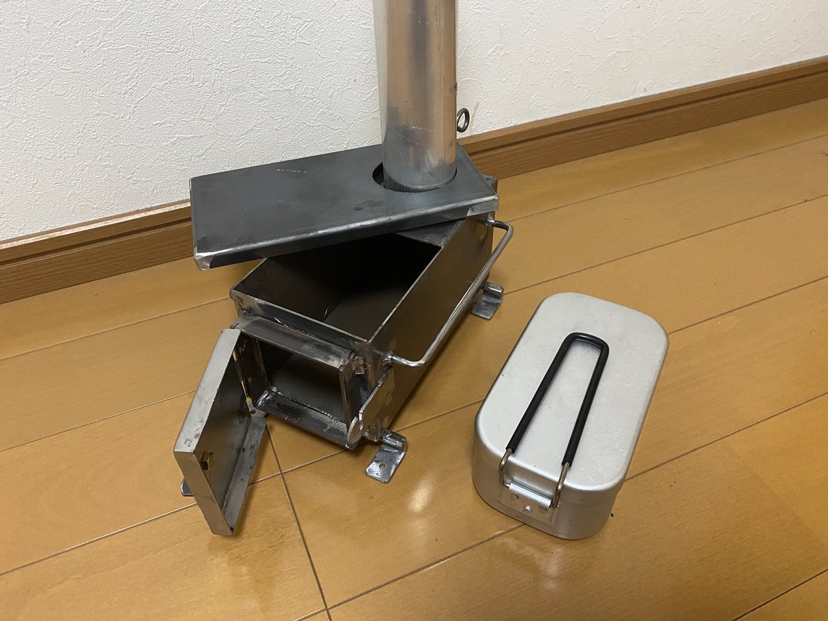 KoteChannel's tweet photo. 🎁プレゼント企画第5弾🎁

自作ミニ薪ストーブ（煙突1本付き）を1名様にプレゼント。

【応募方法】
このアカウントをフォロー&amp;RT

【応募期間】
1/30（土）まで
当選者様にはDMにてお知らせ

参考動画https://t.co/KR81r95roa https://t.co/dBSu0eMpgR
