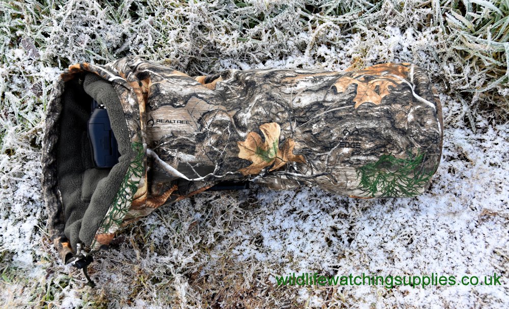 Kevin_WWS's tweet photo. We make a whole range of camera covers to keep you going in the roughest of conditions. This one is our 'Four Seasons' insulated and waterproof covers designed for use in all weathers and especially in the cold where it helps to reduce battery drain #wildlifephotography https://t.co/1S9kPtil9J