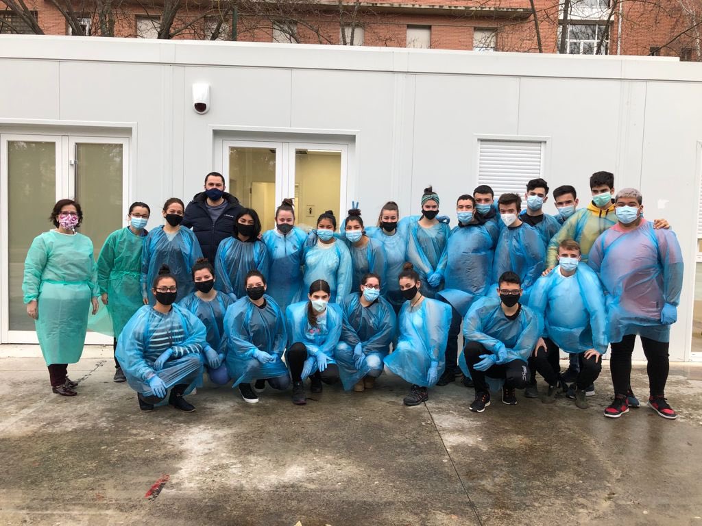 SaludUPNA's tweet photo. Hoy, estudiantes de 1o del Grado Medio de #emergenciassanitarias de la #ESTNA , han realizado una práctica en nuestras instalaciones de #anatomía (sala de disección).
#Comprometidosconlaformacionsanitaria #SomosSaludSomosUPNA https://t.co/lSwqFUWjDb