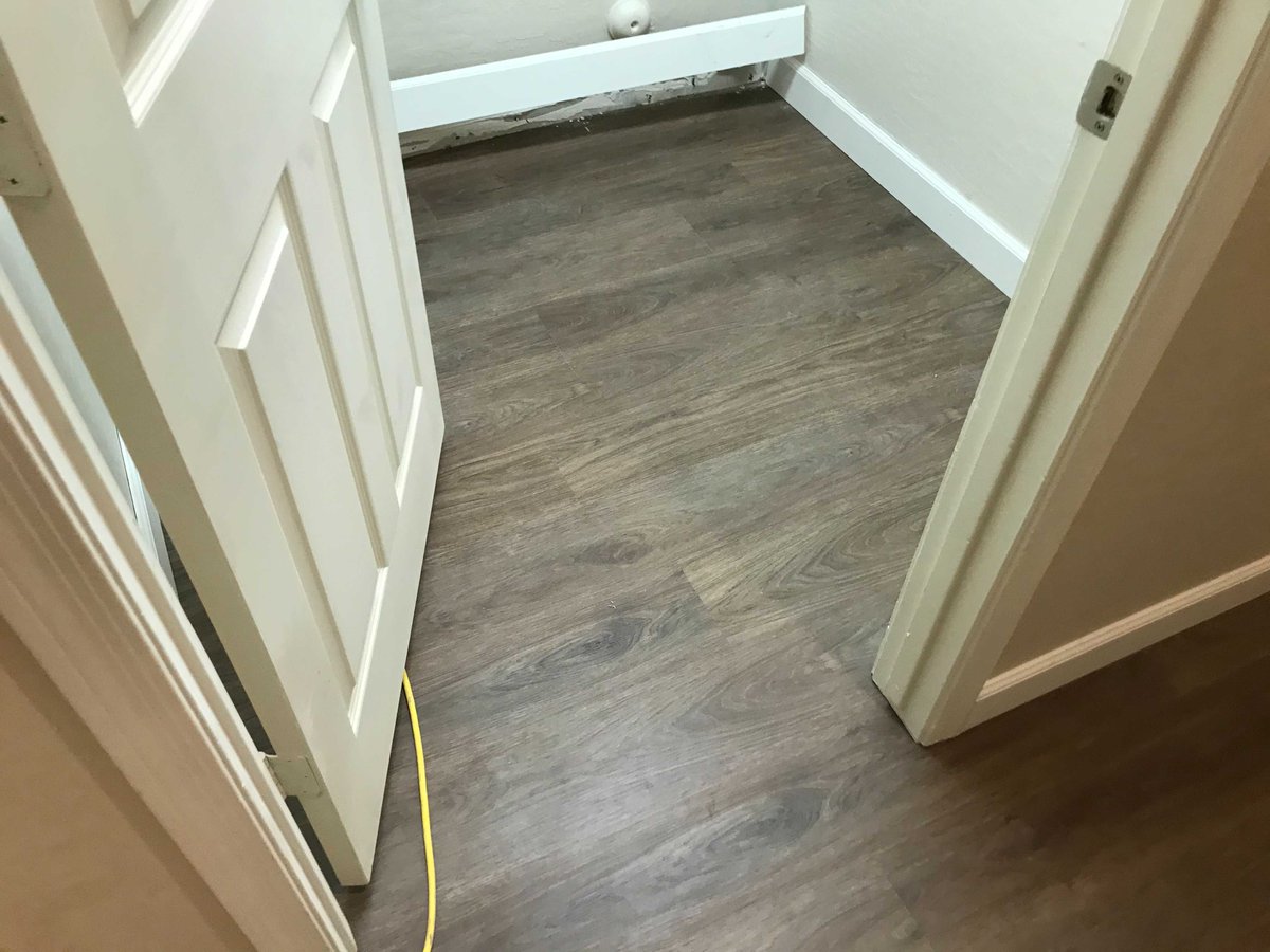 InteriorsNative's tweet image. Worked around a lot of beautiful wooden furniture to install this lovely Skynard Oak from the Endura Plus collection. 

Interested in getting a free quote on your next flooring project? Message us today and we will give you an estimate.