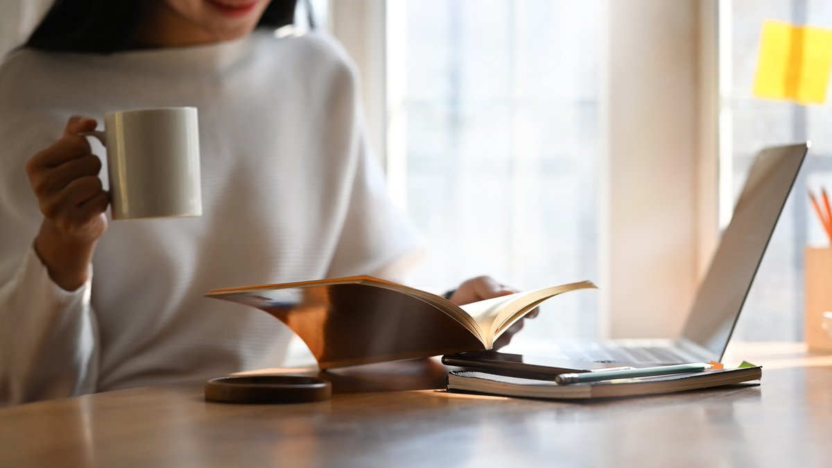 VPA_Appraisers's tweet photo. The past 10 months created a huge increase in the percentage of people searching for answers to the unknowns. Michele Wood, Director of Research with our Houston office, suggests three books to help navigate the current climate and fill our lives with hope.https://t.co/LkGS917H3U https://t.co/TtwEB4Wmvi