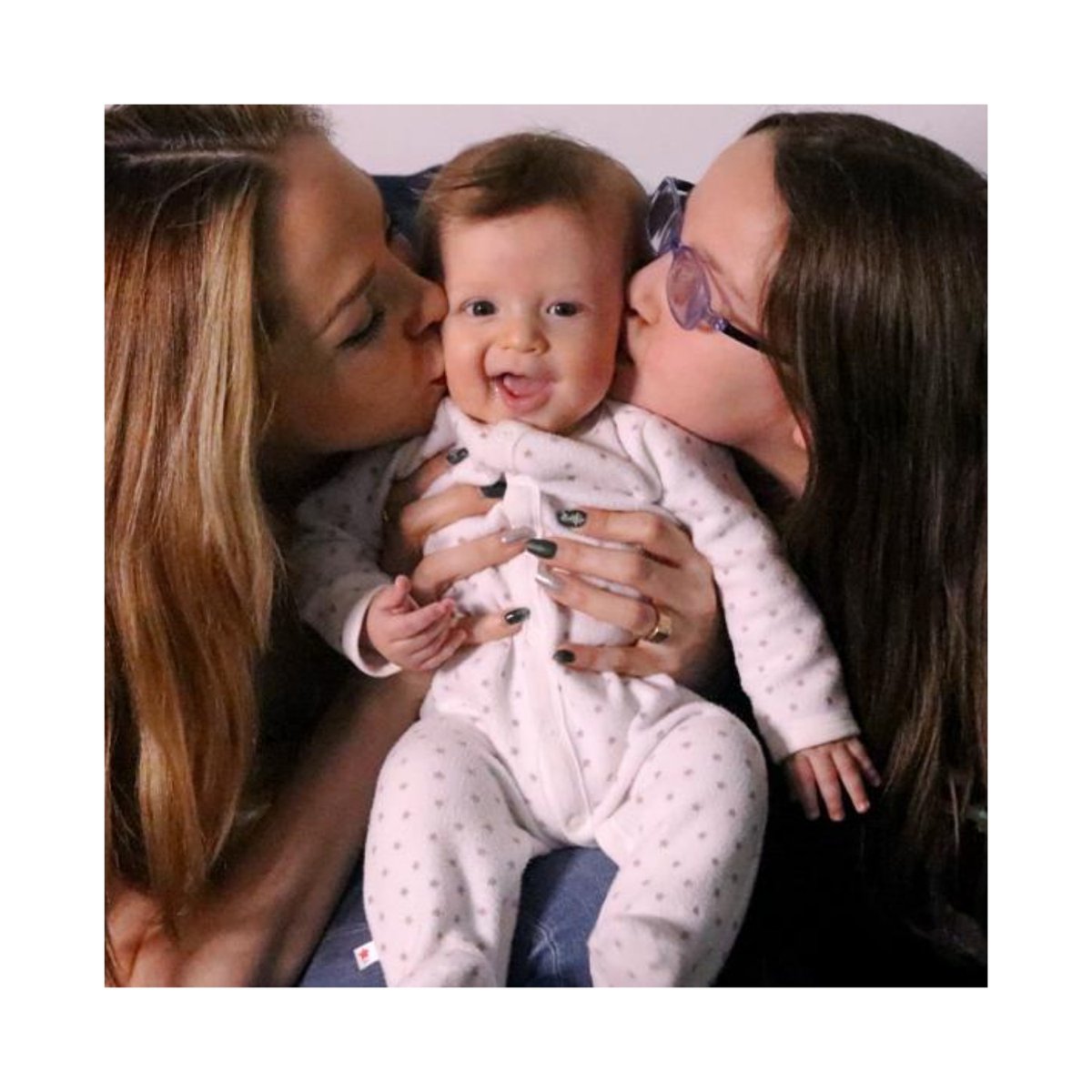 ERIKAMAZAPAN's tweet photo. Mamás que me leen, ¿qué les ayuda a sentirse mejor cuando están a punto de decidir tirarse por la ventana? 🙏🏻🥺 #MomLife #ContandoMisBendiciones #cansancio #2Hijos #TheChontes https://t.co/aJWoXSmcCW
