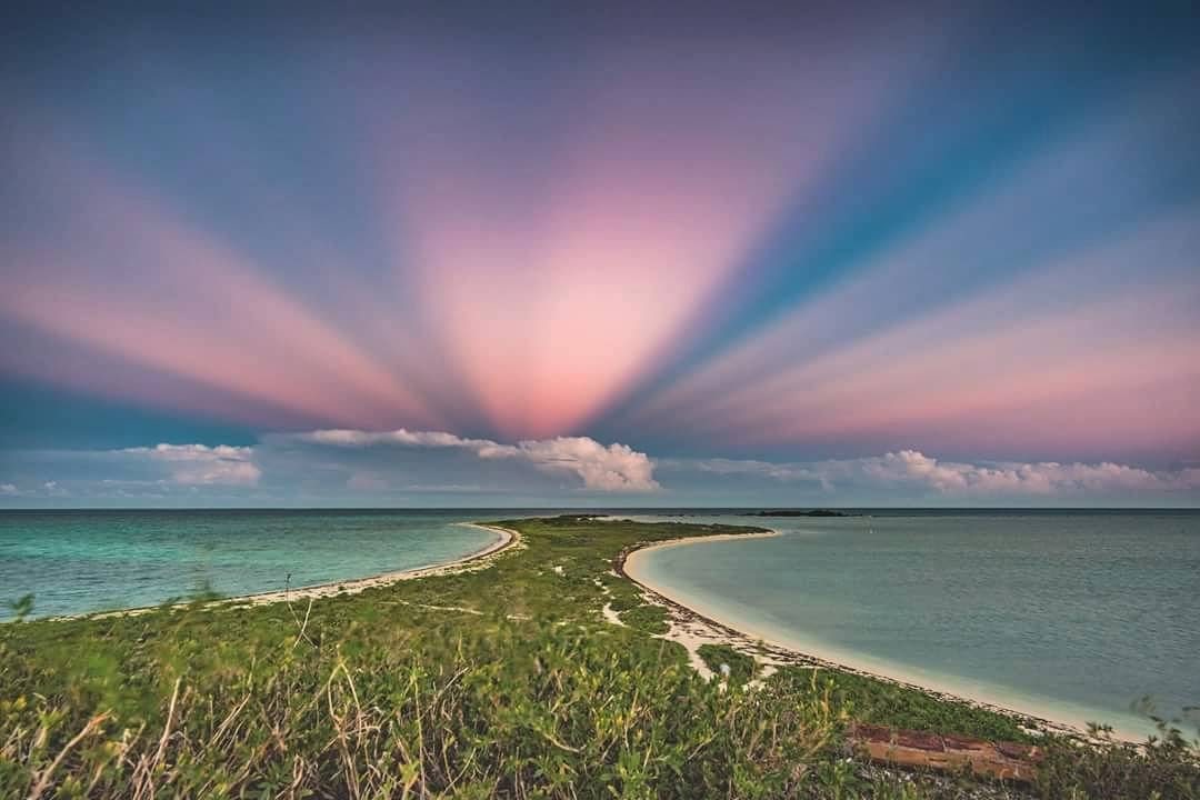 DryTortugasNPS's tweet photo. Park visitor @BryanGoffPhoto captured this incredible image of anticrepuscular rays in the east over Bush Key.
Thanks for sharing your #VisitorsView Bryan!
Photo by Bryan Goff https://t.co/DdIAncG8VH