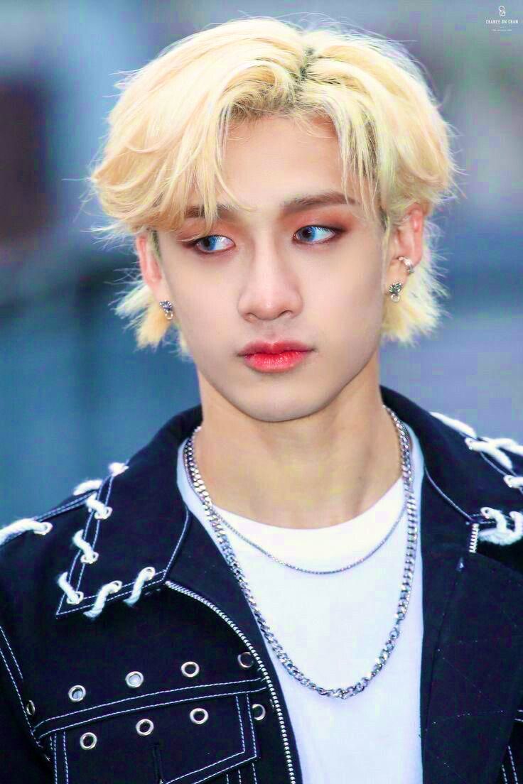 bang chan with blonde hair: a very important thread ! 
