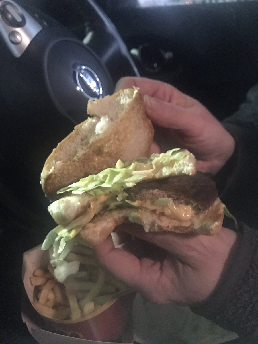 MrsWhappas's tweet photo. @McDonalds very upset to find only one burger in my Big Mac from Aylesbury drive thru tonight ☹️ https://t.co/B11co7dHg4