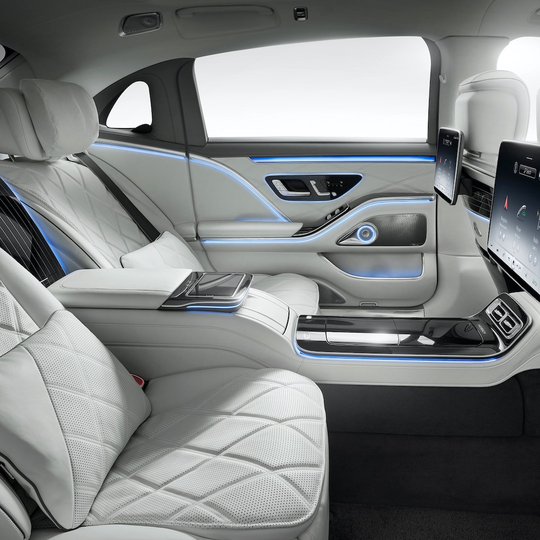 Mercedes Benz Adaptive Rear Lighting Is Celebrating Its Premiere In The Mercedes Maybach S Class This Follows The Wishes Of The Occupants In Several Respects As Well As The Brightness The Size And