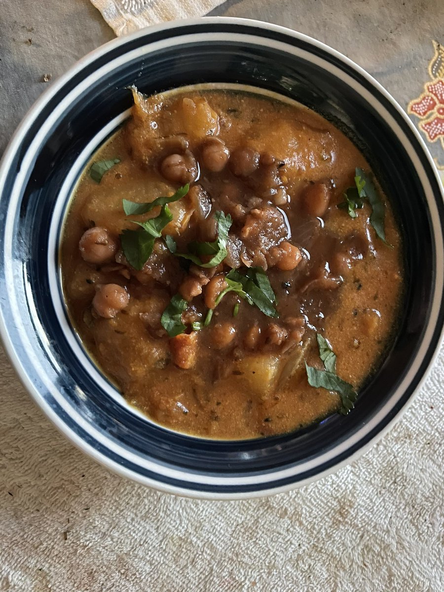 ChefGandhari's tweet photo. Aloo Chole - Potatoes and Chickpeas. https://t.co/zRX5xt6N5Z