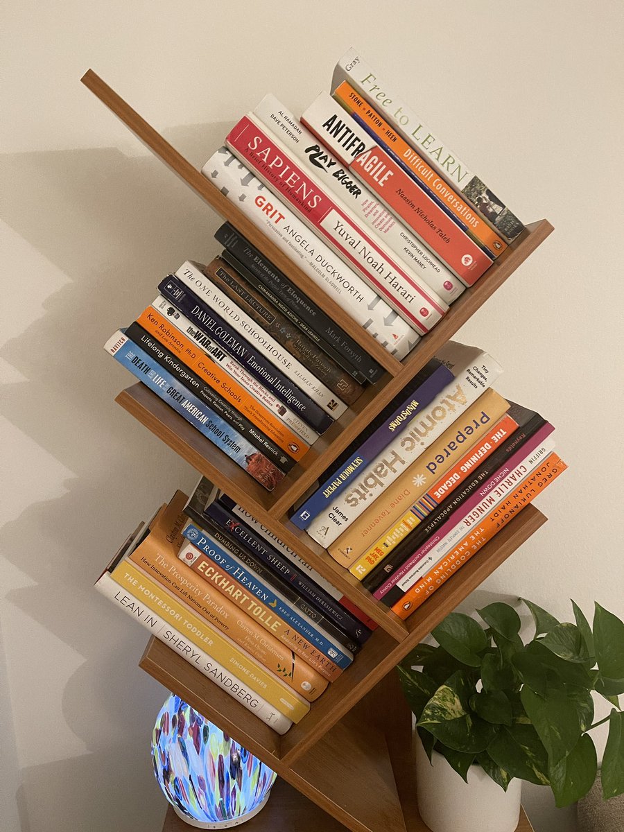 Might walk out with  @anafabrega11’s entire bookshelf