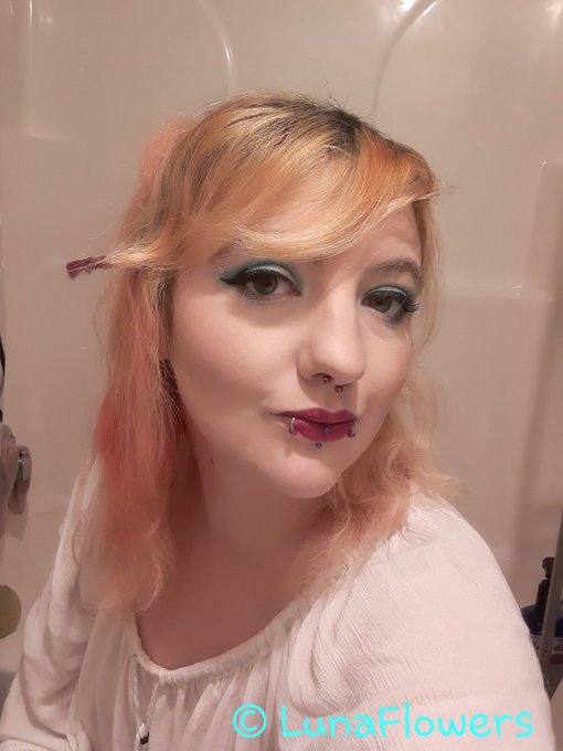 I'm fresh out of the shower and ready to play! Catch my new video on the fansite or see me live on cam<a href="/tag/inked"class="tags"><span>#inked</span></a><a href="/tag/redhead"class="tags"><span>#redhead</span></a><a href="/tag/pierced"class="tags"><span>#pierced</span></a><a href="/tag/bluehair"class="tags"><span>#bluehair</span></a><a href="/tag/lunaflowers"class="tags"><span>#lunaflowers</span></a>