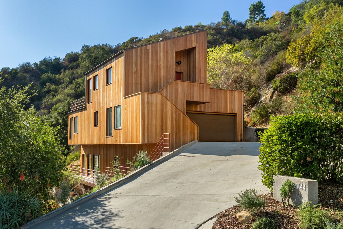Aidealinterior's tweet photo. A Wood-Clad Retreat in the Hills of Los Angeles Asks $2.6M home decor https://t.co/ZtLw6HGwJU https://t.co/D2xKd8NU27