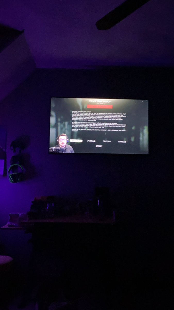 Spending the night watching <a href="/HalfmanLIVE/">Halfman</a> 🤙🏻🔥🔥
