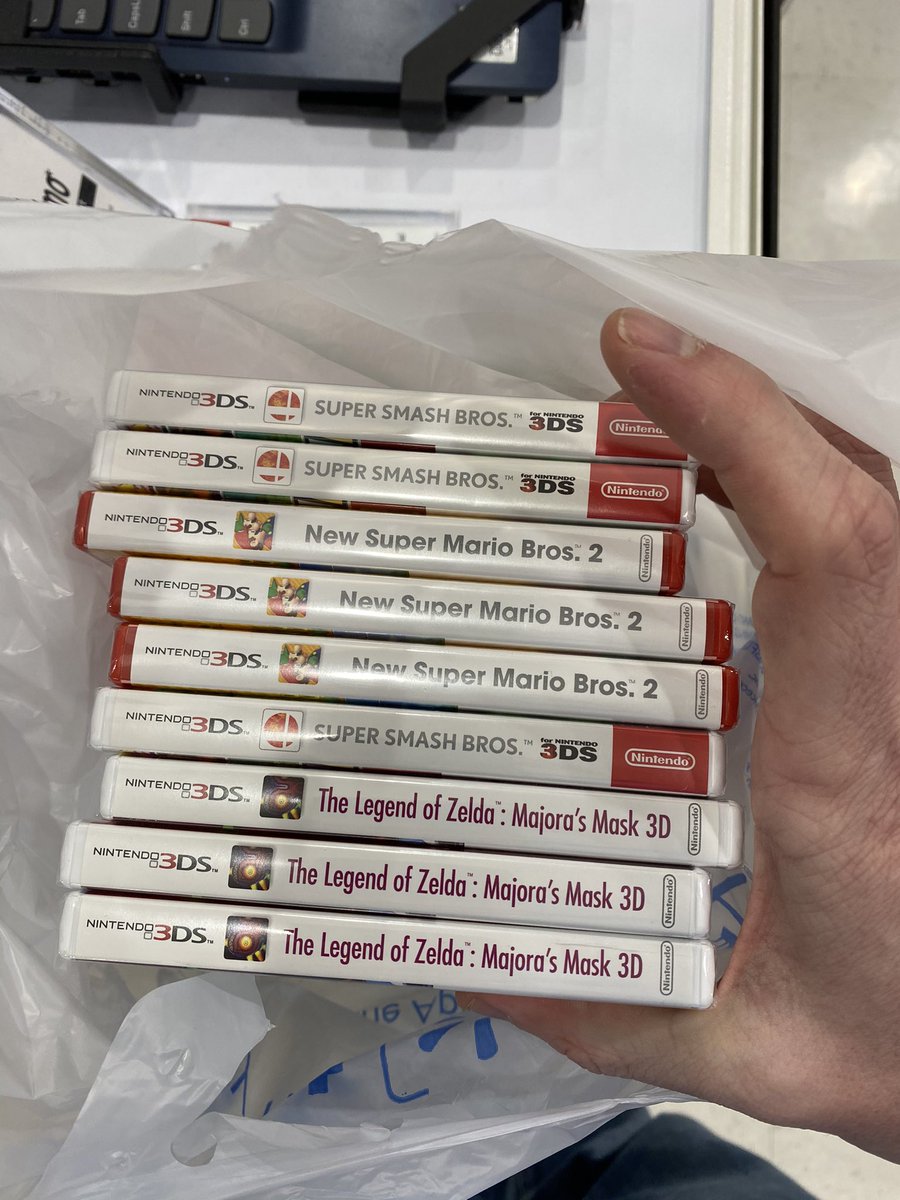 thedeephouser's tweet photo. $5 each at Walmart!  #GameHunter #3DS #RetroGaming https://t.co/u5bzwSB5JG